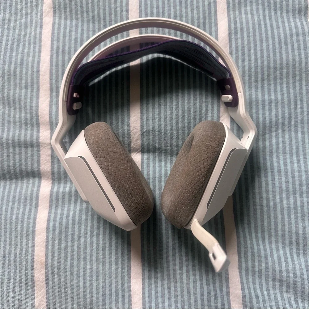 Logitech G733 Lightspeed Wireless Gaming Headset